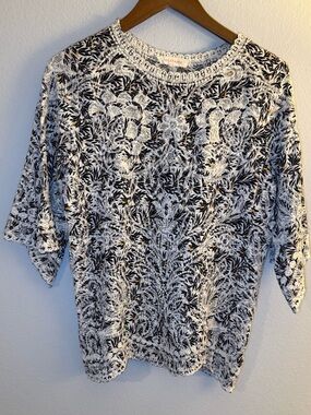Solitaire Black and White Floral Lace-Trim Tunic